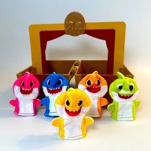 HTF Baby Shark Fabric‎ Finger Puppet Complete Daddy Mommy Grandma Grandpa Stage